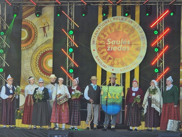 Folkloras kopa "Āre"
